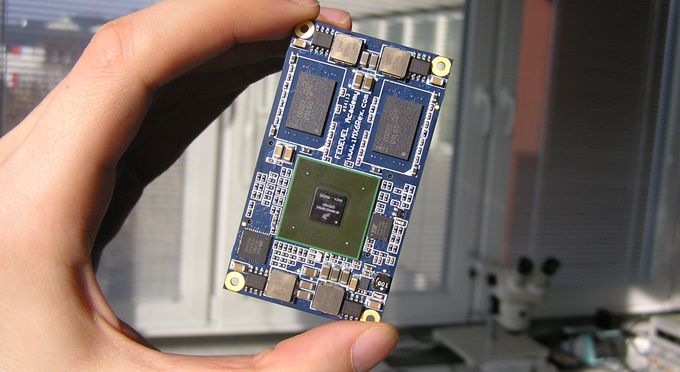 iMX6 module in hand 680px